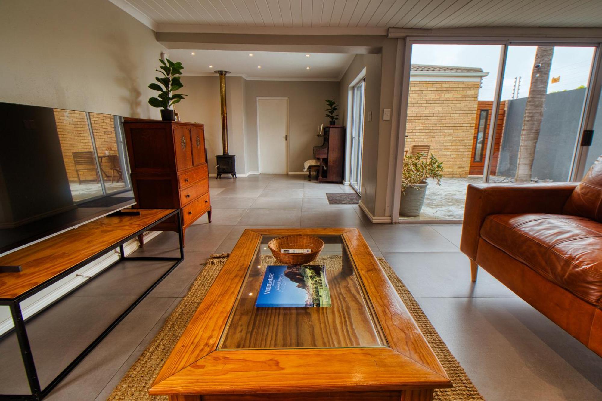 Villa Magnificent Load-shedding Free!